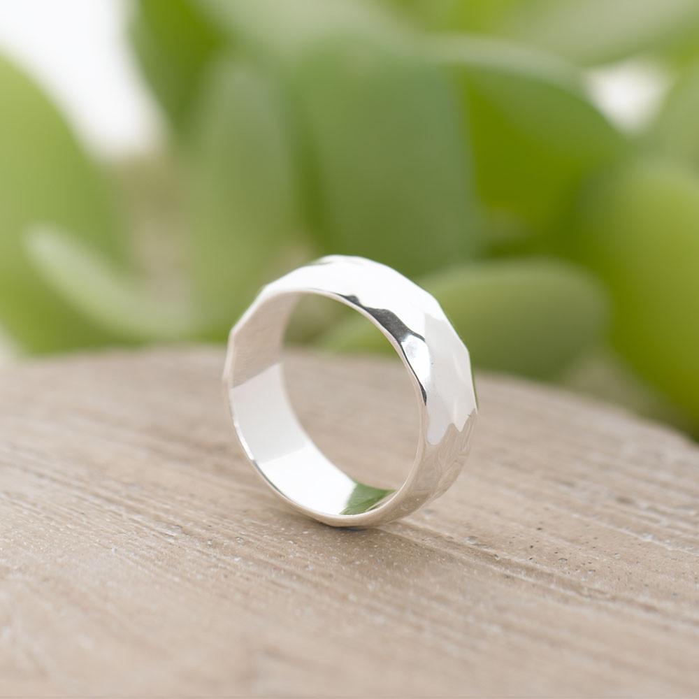HSB6 - D-Shaped Hammered Band - 6mm